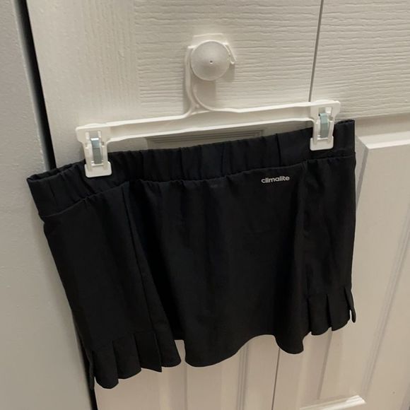 Adidas size small skirt with a built-in shorts - Picture 2 of 4